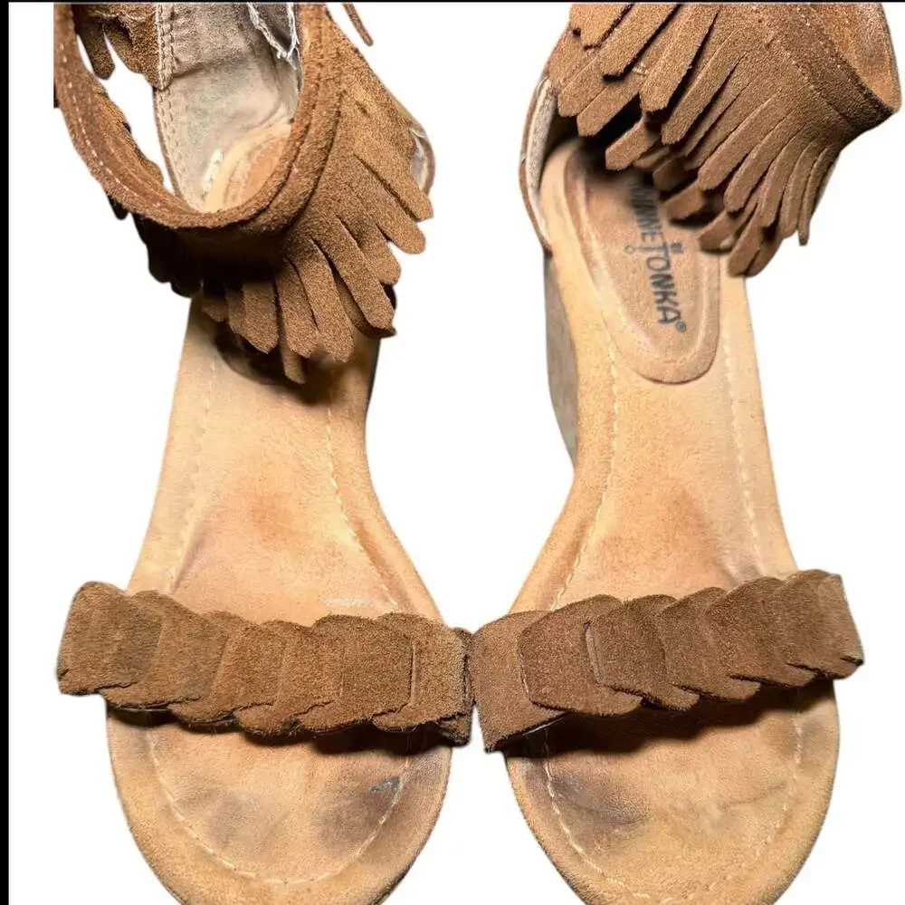 Minnetonka‎ Brown Suede Fringe Wedge Sandals Size 6